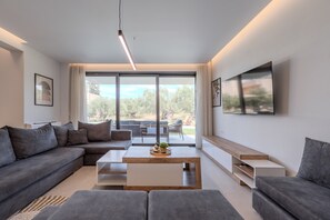 TV - Gaia villa,private pool,near tavern, beach, market (Gerani)