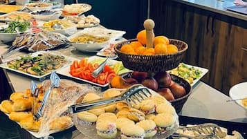 Free daily buffet breakfast
