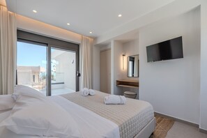 3 chambres, coffres-forts dans les chambres, fer et planche à repasser