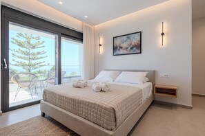 3 chambres, coffres-forts dans les chambres, fer et planche à repasser