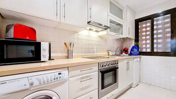 Refrigerador, microondas, horno y lavavajillas