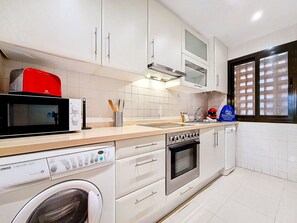 Frigorifero, microonde, forno, lavastoviglie