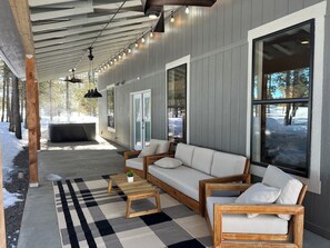 Terrace/patio - McCall Art House-5 minutes from Lake on 1.6+acres- Art/Hot Tub/Foosball/Arcades (McCall)