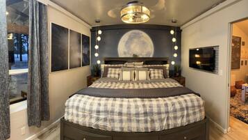 2 bedrooms, desk, iron/ironing board, WiFi (free)