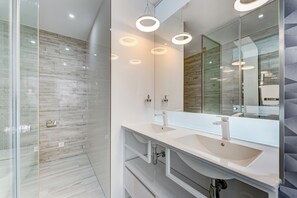 Hair dryer, bidet, towels, soap - Bal One bedroom apartment Adults Only (203) (Arona)