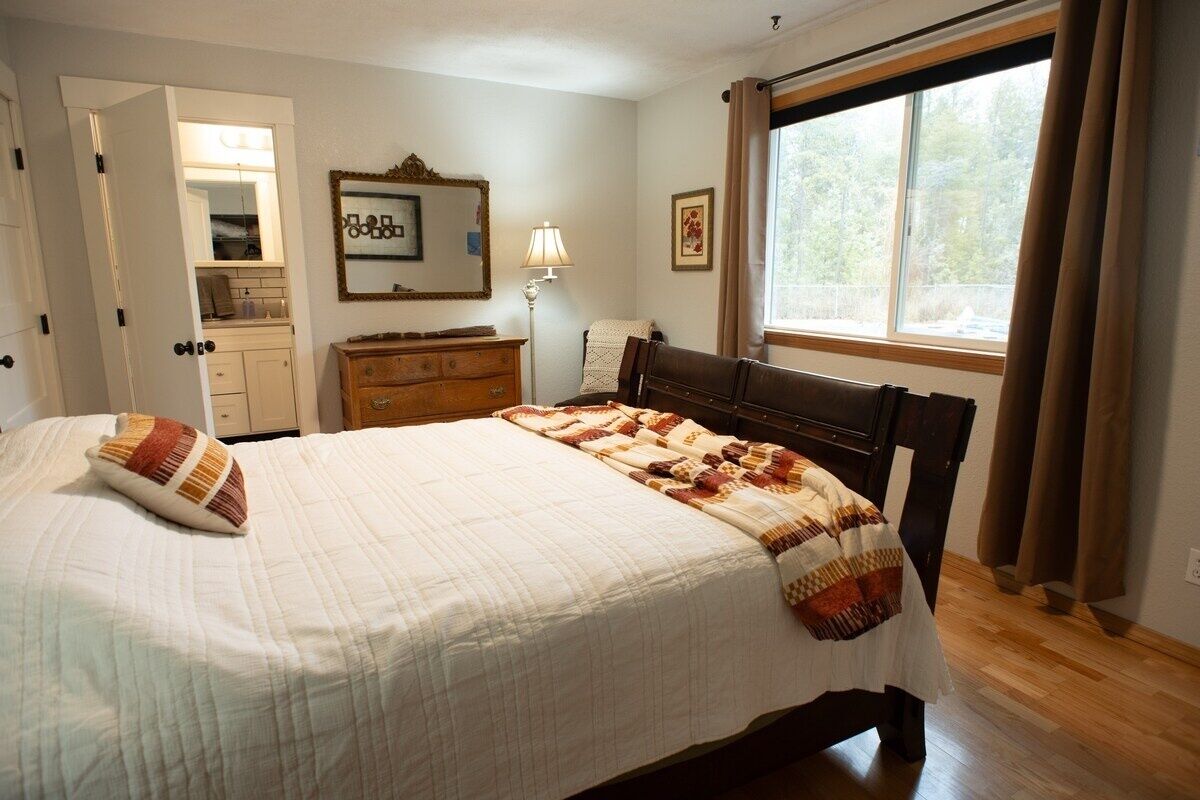 8 makuuhuonetta, silitysrauta/-lauta, ilmainen Wi-Fi, vuodevaatteet