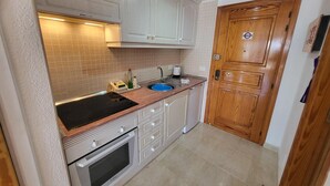 Coffee/tea maker, fridge, microwave, oven - Port Royale Studio (Los Cristianos)