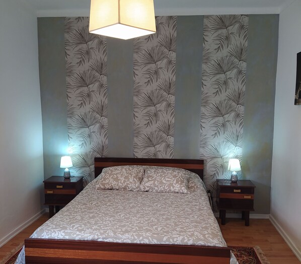 2 quartos, ferros/tábuas de passar roupa, Wi-Fi, roupa de cama