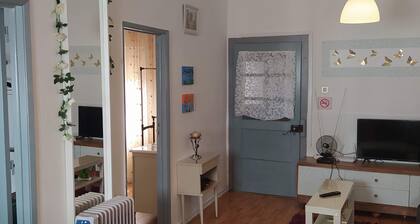 A cozy family home with a private patio. Excellent location, 1 km from the A8.