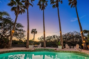 A heated pool - No Extra Fees! Heated Pool/Steps to Private Beach (Flagler Beach)