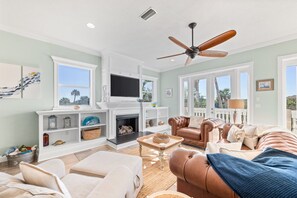 Smart TV, fireplace, offices - No Extra Fees! Heated Pool/Steps to Private Beach (Flagler Beach)