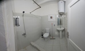 Deluxe Double or Twin Room | Bathroom | Towels, soap, toilet paper - White Roof - Hurghada (Hurghada)