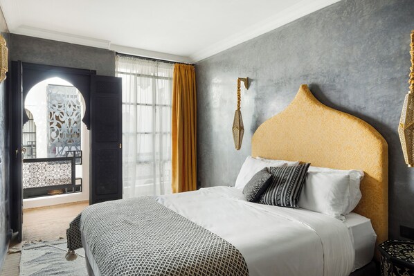 خزنة داخل الغرفة وستائر تعتيم وواي فاي مجانًا