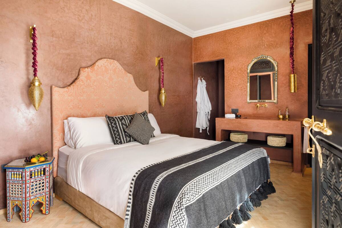 In-room safe, blackout curtains, free WiFi