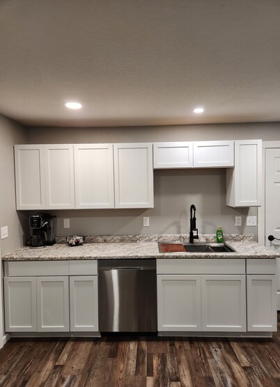 Charming 1-bedroom house in superb Eau Claire with AC, WiFi