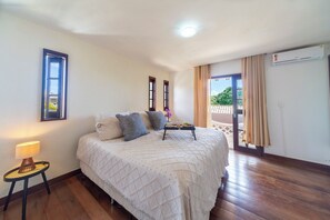 6 quartos, ferros/tábuas de passar roupa, Wi-Fi de cortesia