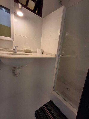 Superior Triple Room, Pool View | Bathroom | Shower, towels, soap, toilet paper - Axé Brasil (Búzios)