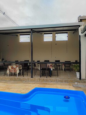 Outdoor pool - pousada Nossa Senhora de Copacabana (Aparecida)