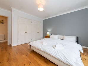 5 soverom, strykejern/-brett, wi-fi (inkludert) og sengetøy