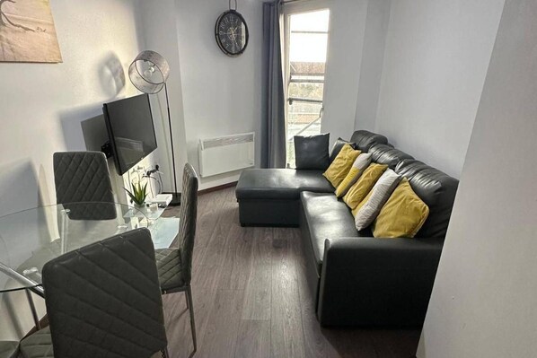 Living area - 1br-sleeps4-parking-closetocentre (Birmingham)