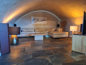 Living area - Villa with pool in the heart of Provence, Pets welcome (Montfort)