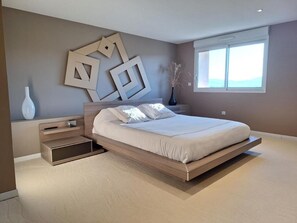 4 chambres, fer et planche à repasser, lit parapluie, Wi-Fi