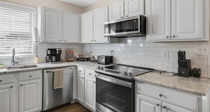 3 King Beds | Pet Friendly | Screened-In Porch