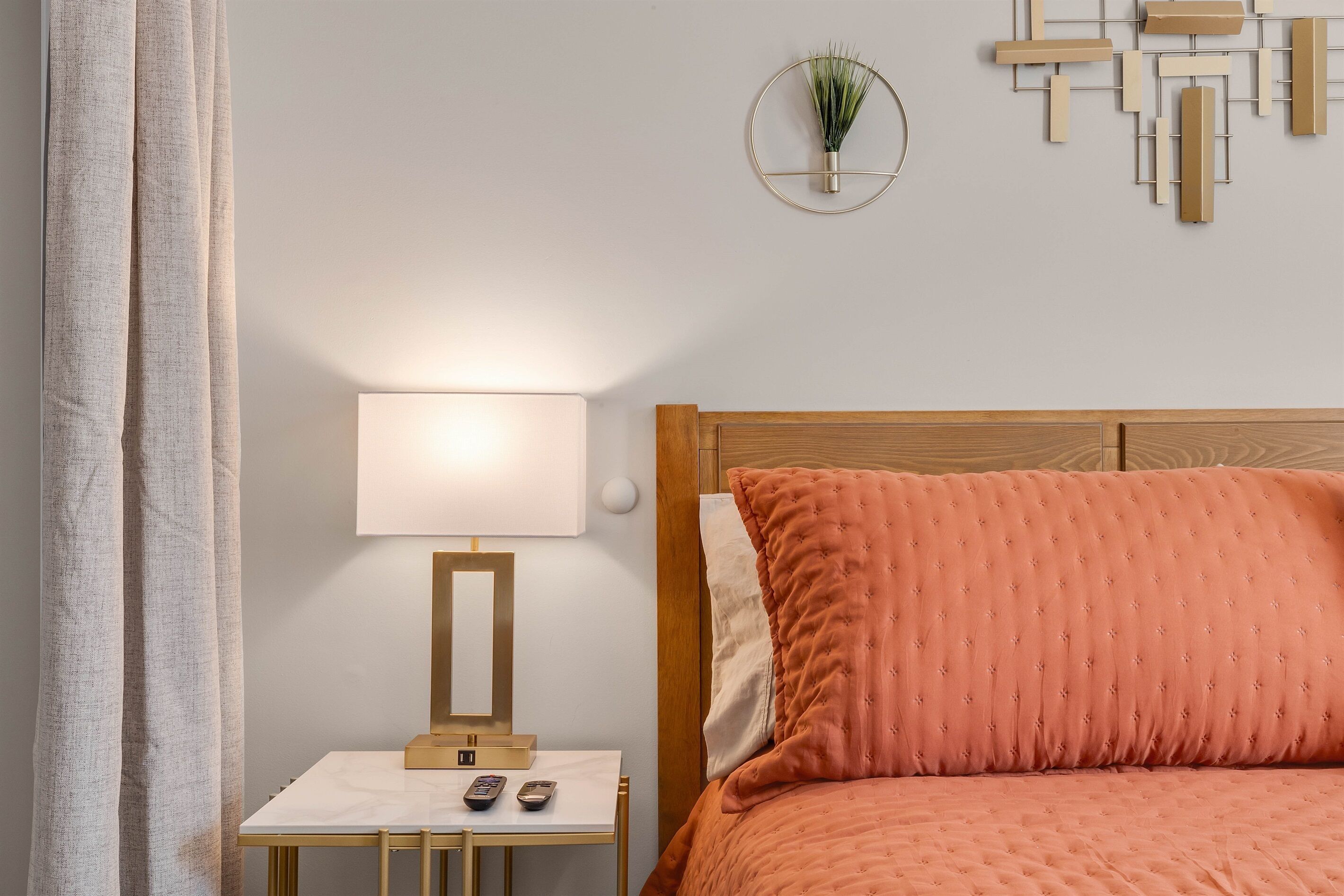 3 slaapkamers, een strijkplank/strijkijzer, reisbedje, gratis wifi