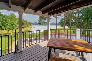 Outdoor dining - Lil Lake House! Modern Tiny Home! (Sevierville)