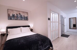 1 bedroom, WiFi, bed sheets - Luxury Studio experience centered around comfort, privacy, and warm hearts.  (Queens)