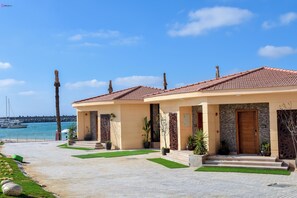 Honeymoon Chalet | In-room safe, laptop workspace, soundproofing, iron/ironing board - Fleet Club Mahrousa (Alexandria)