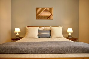 2 dormitoris, caixa forta a l'habitació i planxa i posts de planxar