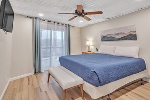 5 slaapkamers, een strijkplank/strijkijzer, reisbedje, wifi