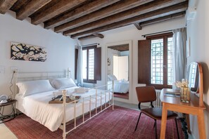 Down duvets, individually decorated, individually furnished - Palazzo Venere Apartments (Venice)