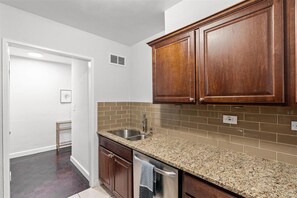 Interior - Cozy 1-bedroom apartment in wonderful Atlanta with AC, WiFi (Atlanta)