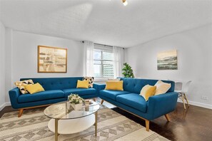 Living area - Cozy 1-bedroom apartment in wonderful Atlanta with AC, WiFi (Atlanta)