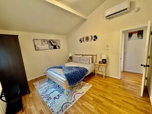 2 habitaciones, escritorio, tabla de planchar con plancha y wifi gratis 