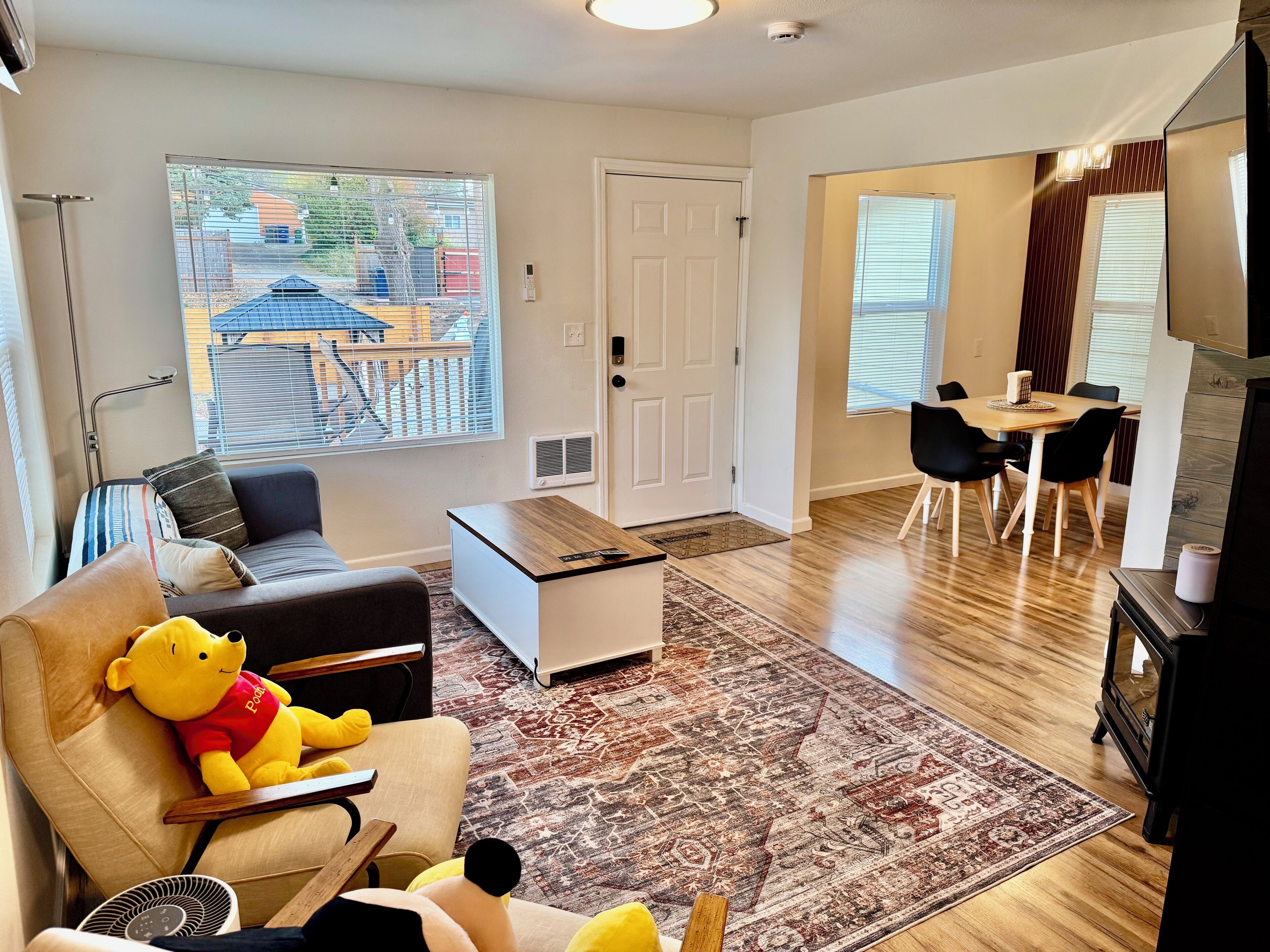 Smart TV, fireplace, computer monitors