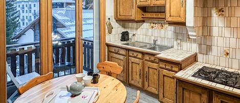 Réfrigérateur, micro-ondes, four, lave-vaisselle