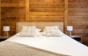 2 bedrooms, bed sheets