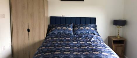 1 Schlafzimmer, Bügeleisen/Bügelbrett, kostenloses WLAN, Bettwäsche