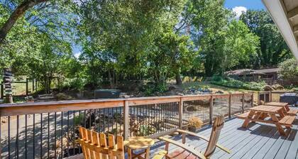 Villa Vino! Spacious 6bd + hot tub in wine country