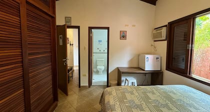 Charming bed & breakfast with AC and WiFi in lovely Ubatuba