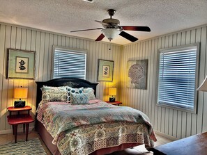 4 bedrooms, desk, free WiFi, bed sheets - LuLu's Cottage on SGI: 4BR Cottage w/ Pool + Beach Access on Saint George Island (Saint George Island)