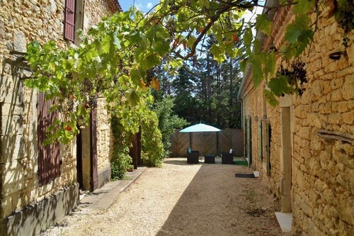 A lovely cottage where guests are in a quiet place completely private. 