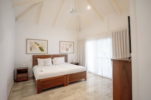 4 bedrooms, desk, iron/ironing board, travel crib