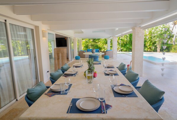 Outdoor dining