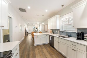 Fridge, microwave, oven, stovetop - Newly Furnished | Steps to the Beach | Pet Friendly (Mexico Beach)