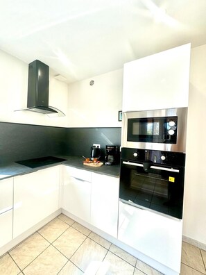 Fridge, microwave, oven, stovetop - Villacamargue  (Marsillargues)