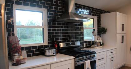 Beautiful 3 bedroom/4 bathroom house near Atwood Lake with stocked pond